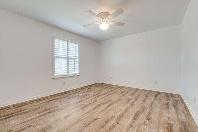 Building Photo - 5833 Birchbrook Dr