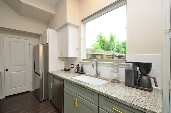 Building Photo - 6708 Arapahoe St