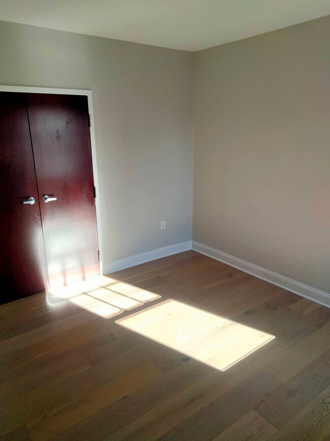 Building Photo - 52 Imlay St