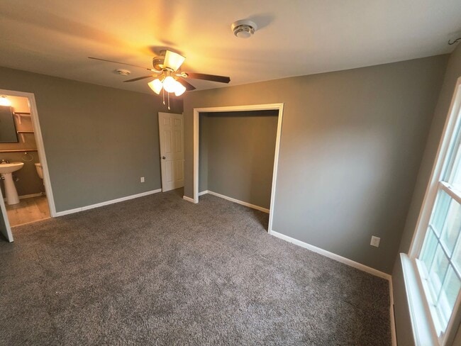 Building Photo - 3 Bedroom 1.5 BA Hubert