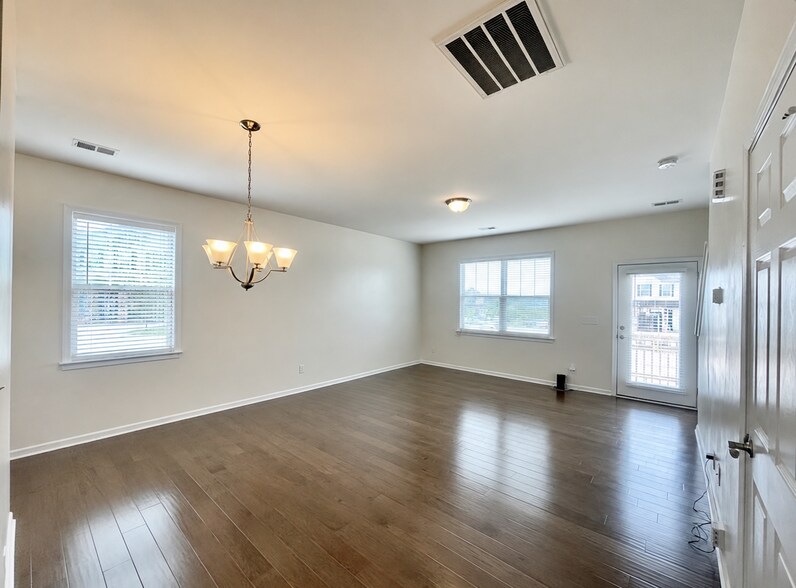 Building Photo - 351 Cardwell Ln