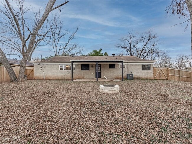 Building Photo - 1601 Anita St