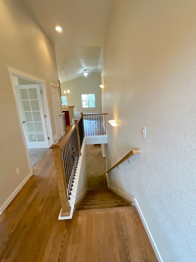 Building Photo - 4 Bedroom Home Available Near Woodmoor Dr ...