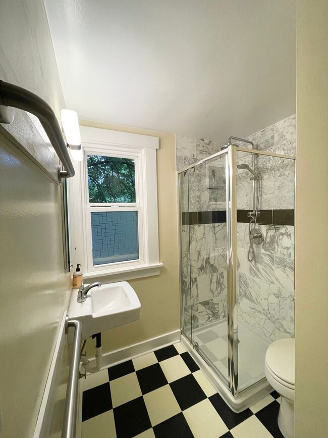 Building Photo - Elegant 4BR 2.5Bath Home with Fenced Yard & Garage Across from Seattle Prep**2 weeks free**