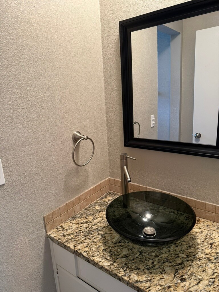 Building Photo - 5618 Crater Lake Dr