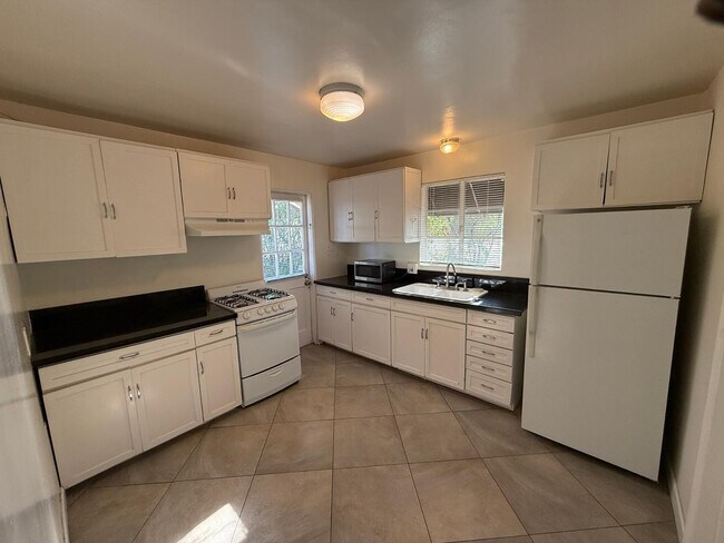 Building Photo - 41 E Woodward Dr