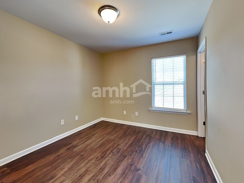 Building Photo - 5137 Brahman Dr