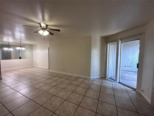 Building Photo - 9700 Leawood Blvd