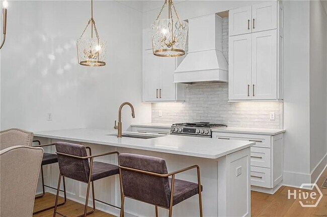Building Photo - 304 W 38th St