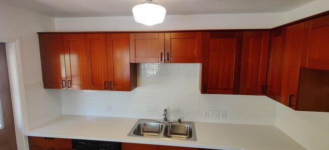 Building Photo - 6216 Stanley Ave