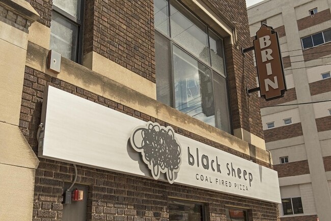 Building Photo - 345 N 6th Ave
