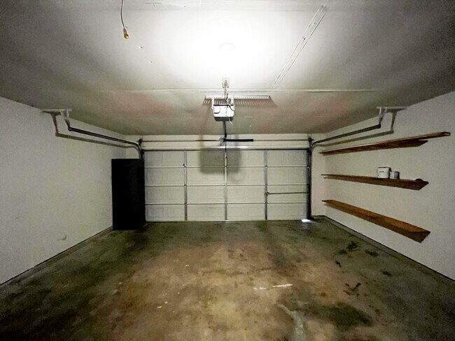 Building Photo - Available NOW!!!! Gorgeous 4 bedroom, 2 ba...