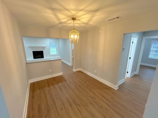 Building Photo - 1326 Whitewater Rd