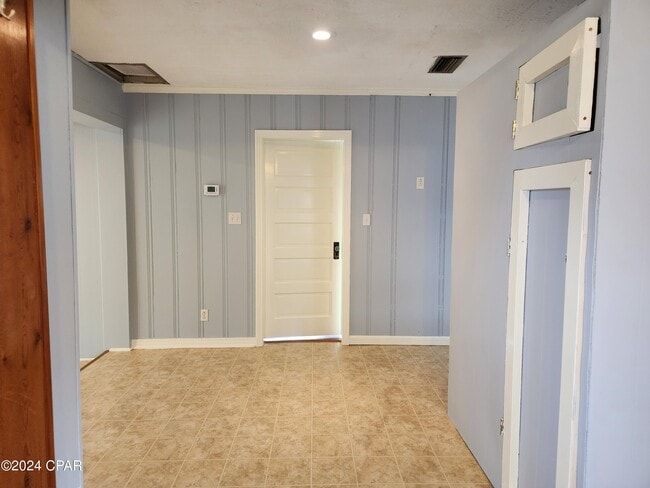 Building Photo - 205 1st St