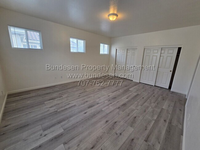 Building Photo - 3855 Louis Krohn Dr