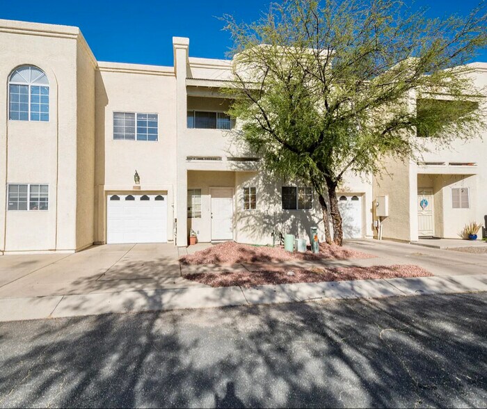 Building Photo - 2863 E Vespers Pl