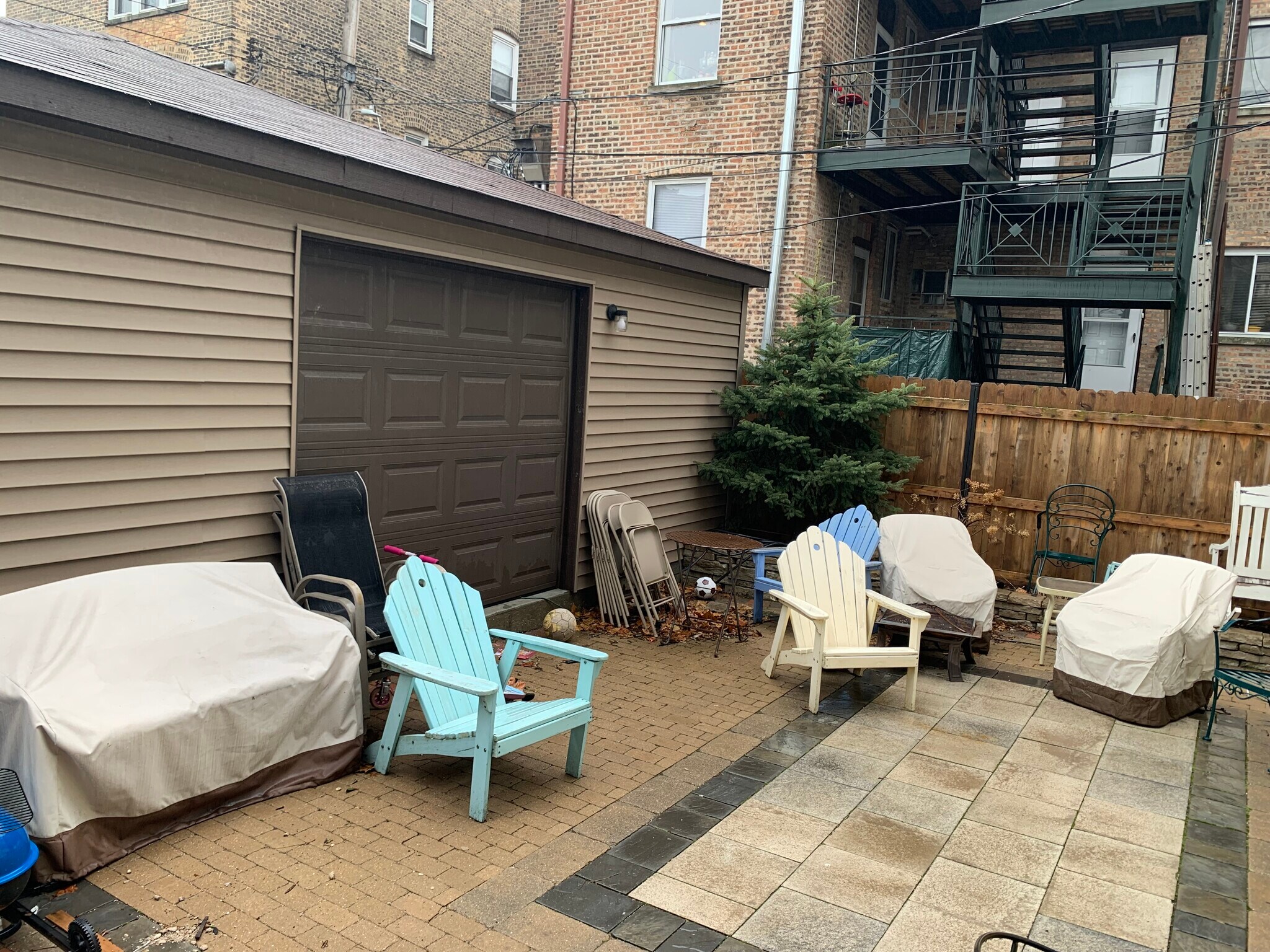 Backyard w/8' door to patio - 6307 n Wayne ave