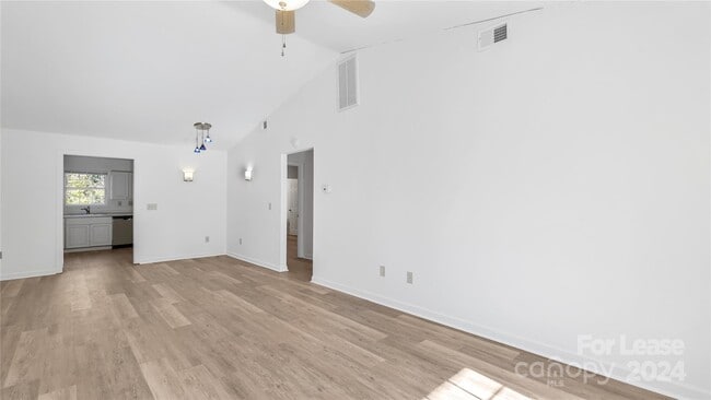 Building Photo - 3733 Oakwood Rd