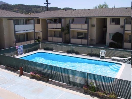 Pool - Blossom Hill Garden Apartments