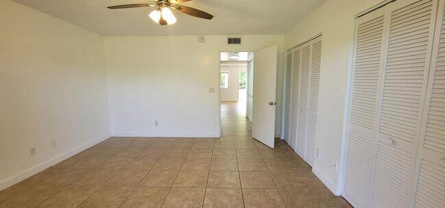 Building Photo - 1824 Meadows Cir W