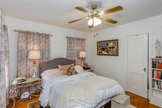 Building Photo - 1740 Banks St