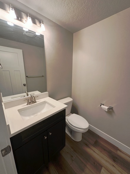 guest bath - 1088 S High Ridge Rd