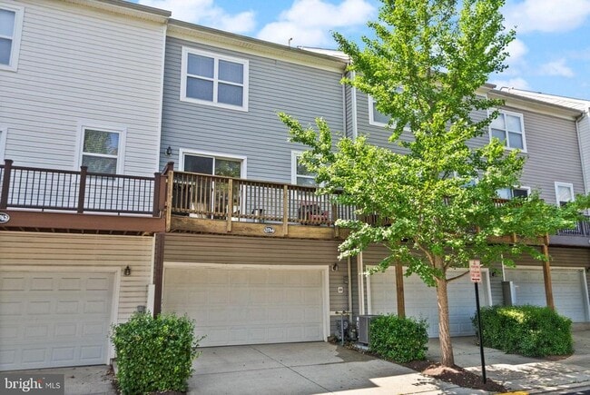 Building Photo - 21764 Dragons Green Square