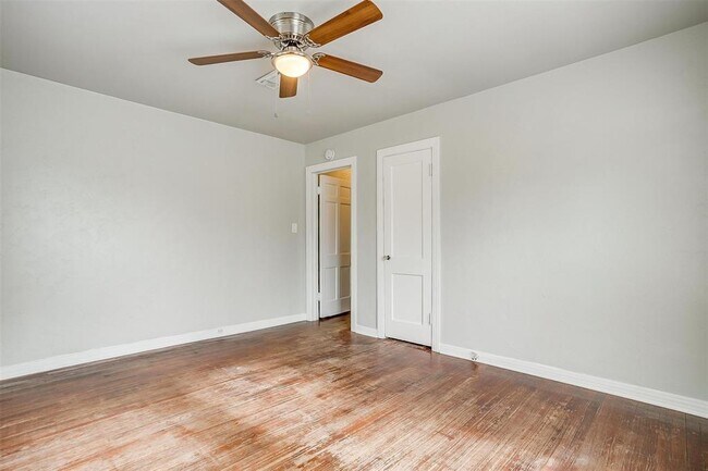 Building Photo - 410 McCarty St