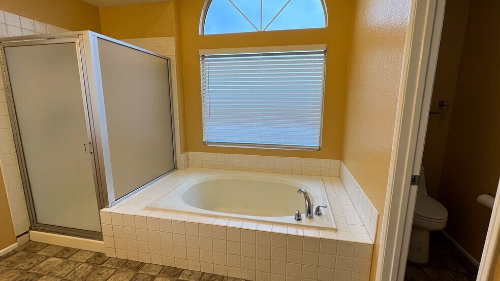 Building Photo - 8558 Sandhill Dr