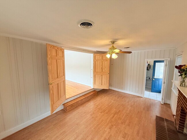 Building Photo - 8276 Franklin Ln