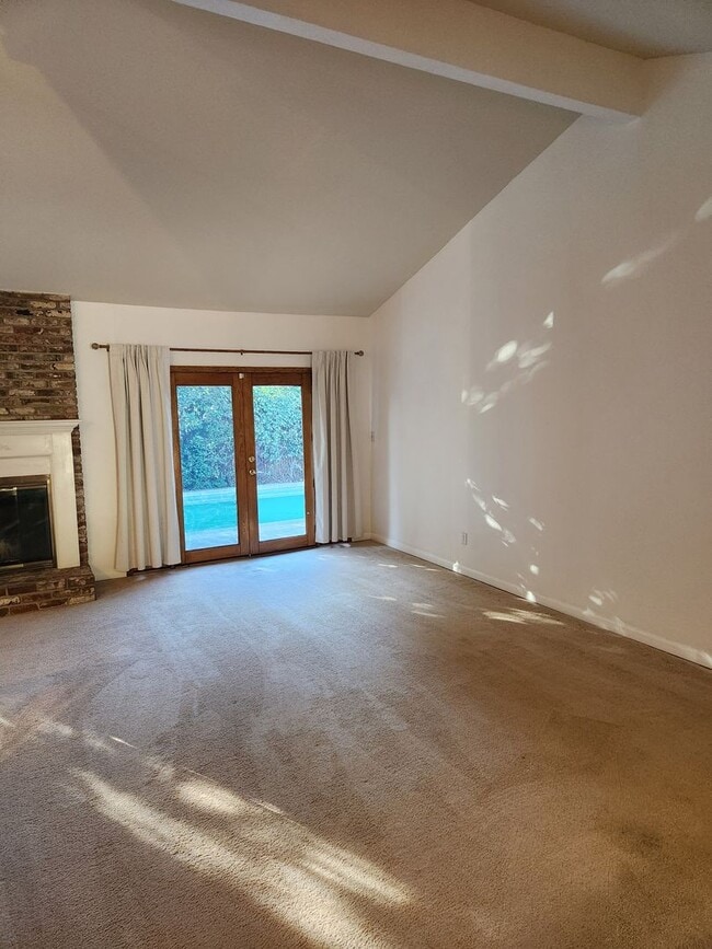 Building Photo - Rincon Valley 4 Bedroom, 2 Bathrooms w/Pool Great Santa Rosa Neighborhood