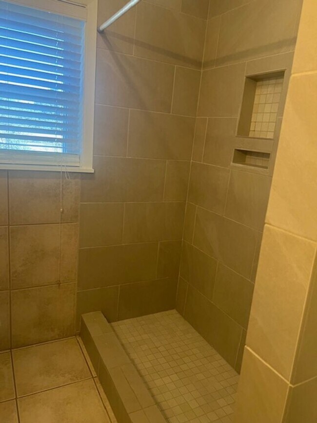 Building Photo - 2 Bedroom 1 Bathroom Georgetown Home