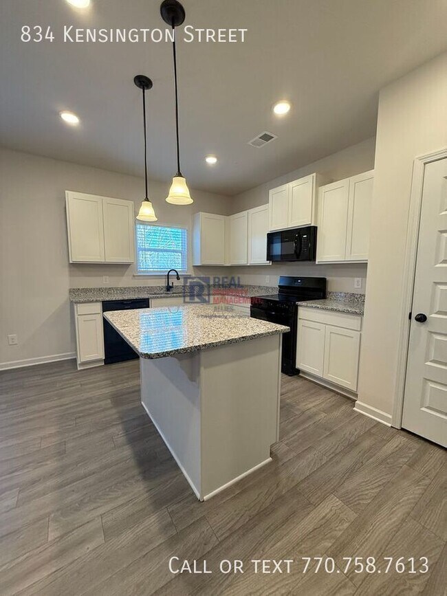 Building Photo - 834 Kensington St