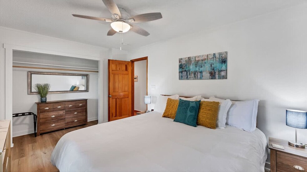 Building Photo - 302 Shangrila Ln