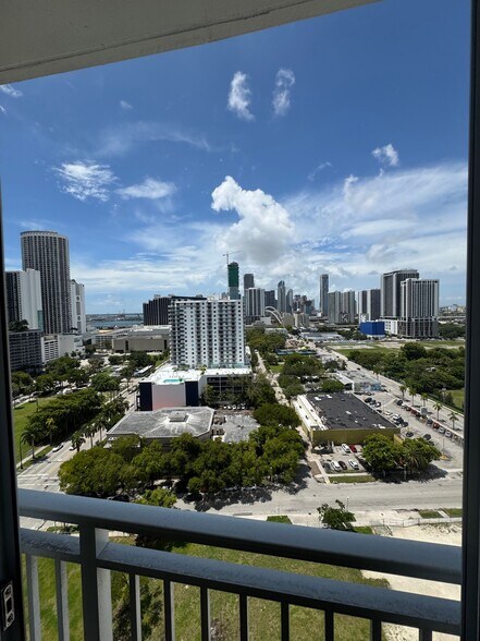 Building Photo - 132 NE 22nd St