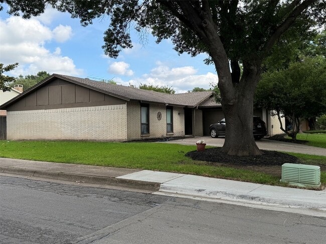 Building Photo - 15745 Covewood Cir
