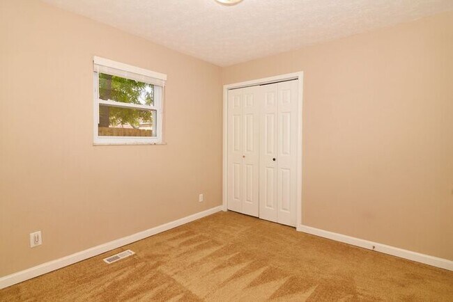 Building Photo - Cozy 2 Bedroom Duplex Home