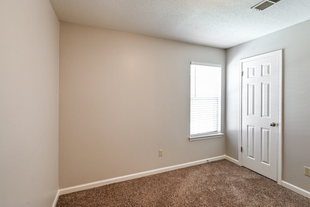 Building Photo - 8389 Palm Springs Dr