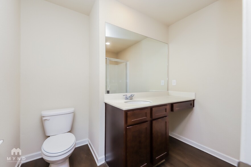Building Photo - 207 Highwood Ln