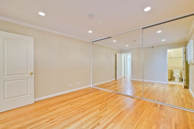 Building Photo - Stylish San Jose Home and Private Yard