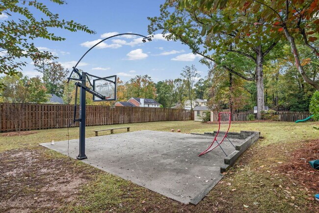 Building Photo - 815 Sudbury Rd NE