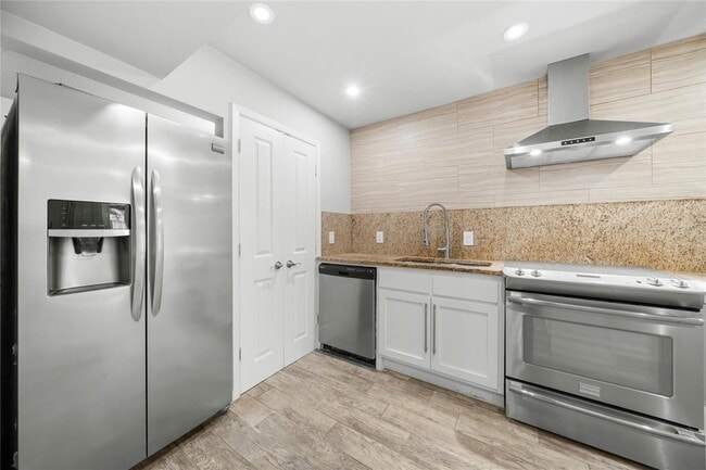 Building Photo - 6014 E University Blvd