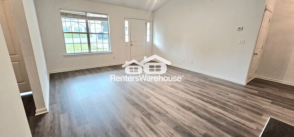 Building Photo - 5785 Creekside Dr