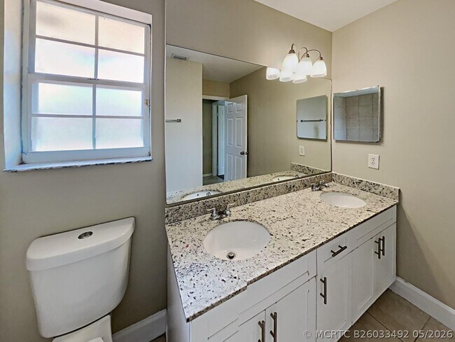 Building Photo - 15008 SW 112th Ln