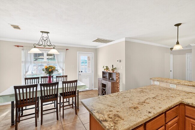 Building Photo - 1308 Roanoke Ct