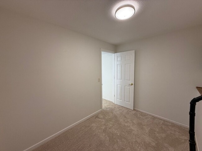 Building Photo - Woodbury 3 Bed 2 Bath Single Family Home