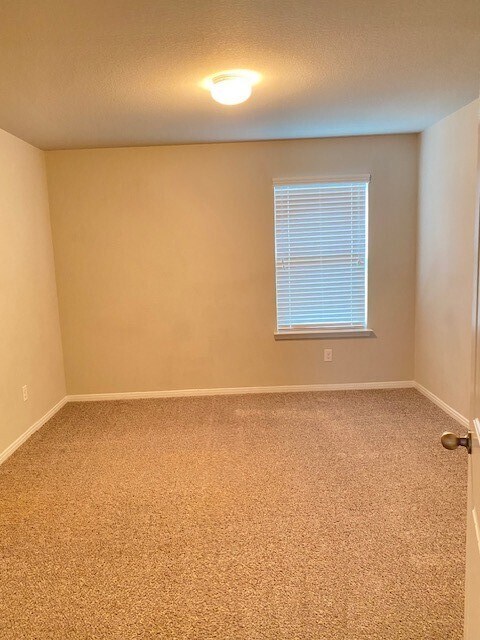 Building Photo - 2114 Tannin Dr.