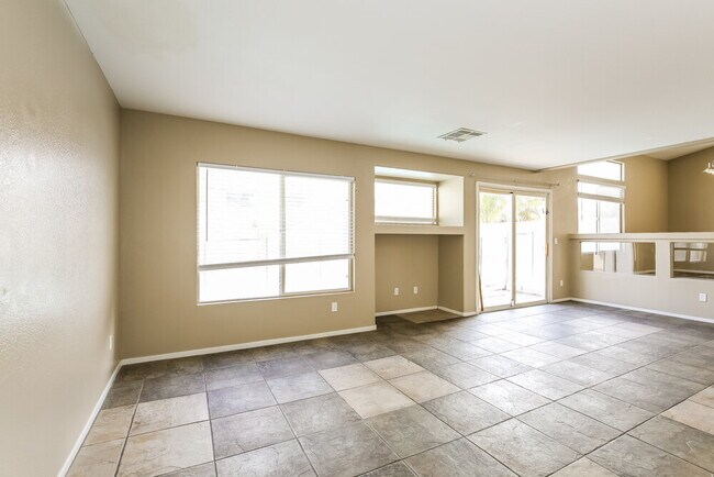 Building Photo - 3636 Beacon Point St