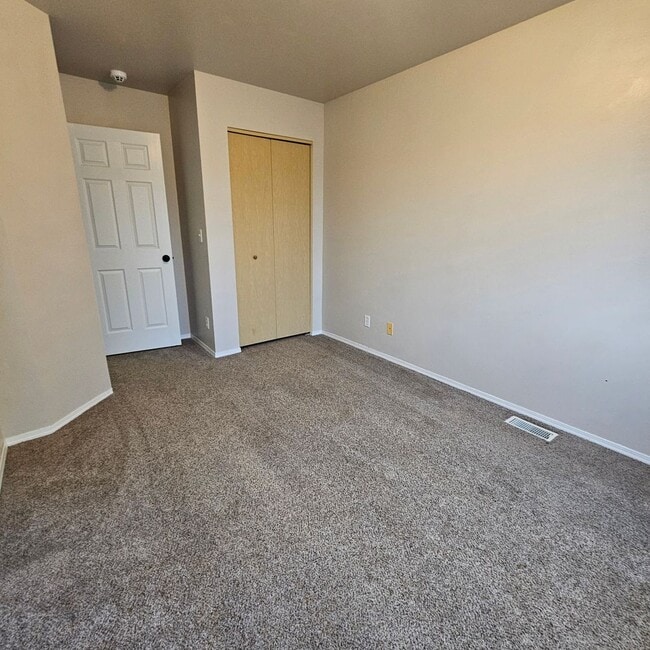 Building Photo - Beautiful Home with Mt. Rainier Views – Close to PSNS & Ferries