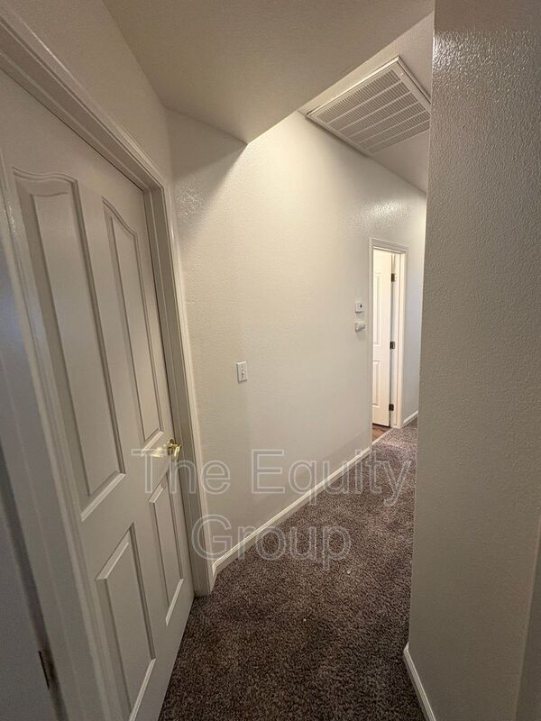 Building Photo - 2650 S Peppertree St